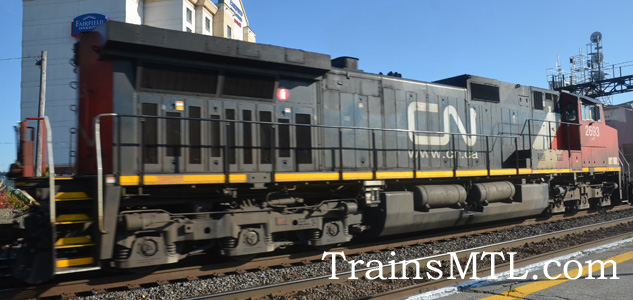 Locomotive CN2693 right side / coté droit